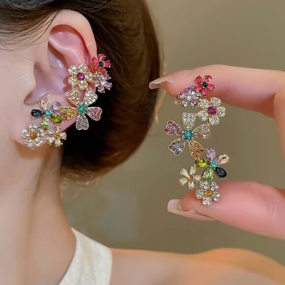 🌺 NEW Floral Multicolor Crystal Earrings 🌺 - Picture 7 of 7